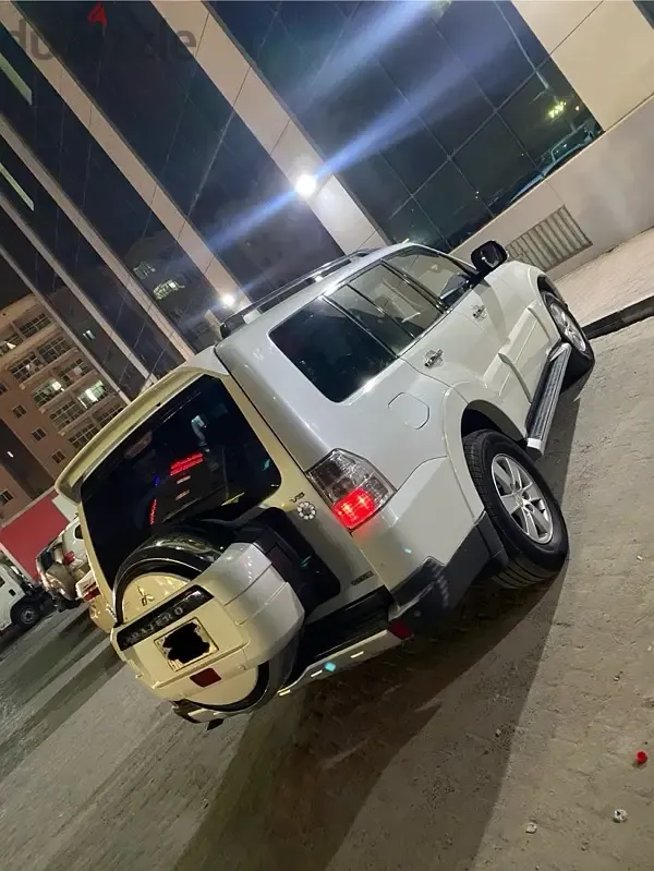 ميتسوبيشي باجيرو 2008